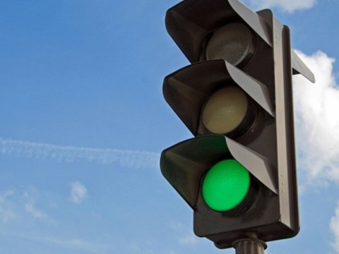 Tədris ili başladı: işıqforlarda “yaşıl dalğa”