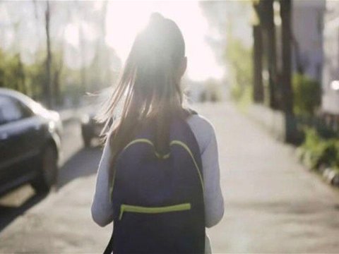 17 yaşlı qız itkin düşüb - FOTO 