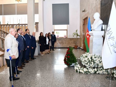 “Ulu Öndərin uğurlu neft strategiyası” - ADNSU-da tədbir