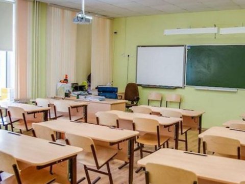 Məktəbdə külli miqdarda mənimsəmə: cinayət işi...