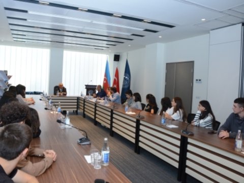 UNEC rektoru ikili diplom proqramının ilk tələbələri ilə görüşüb