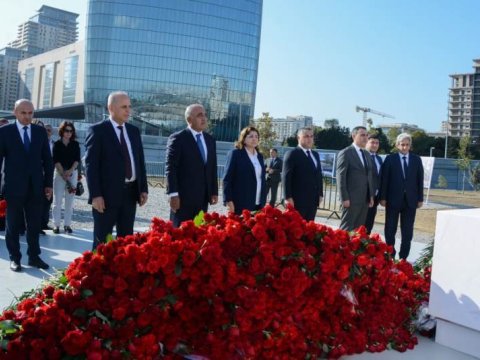 UNEC kollektivi Zəfər parkında olub