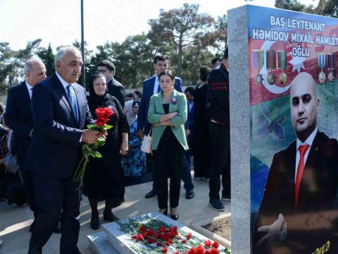UNEC kollektivi şəhid tələbə və məzunlarının məzarlarını ziyarət edib