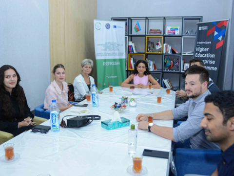 UNEC - də isveçrəli tələbələrə sertifikatlar təqdim olunub