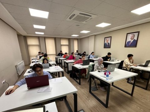 DİM rəqəmsal SAT imtahanı keçirib