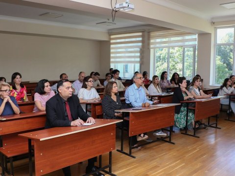 Amerikalı professor 1 il AzMİU tələbələrinə dərs keçəcək