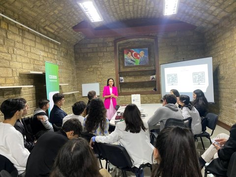 UNEC-də təlim: “Sahibkarlıqda İsveç modeli və Estoniya yanaşması”