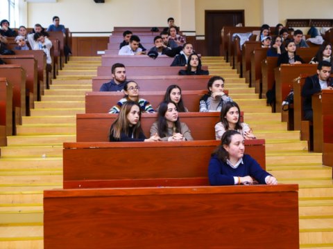 Davamiyyətin vacibliyi: “Tələbələrə sərsbəstlik verildikdə nəticə ürəkaçan olmur”