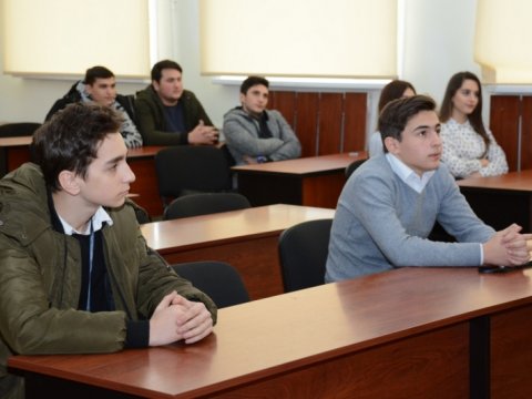 Universitetlərdə dərslik qıtlığı – “Elm inkişaf etmir”