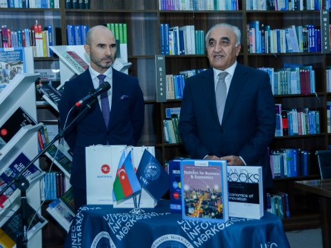 UNEC- ə dəstək: “Azərlotereya” kitablar hədiyyə etdi
