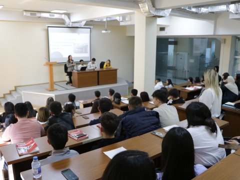 ANTEC Academy- nin təlimçiləri tələbələrlə görüşüb