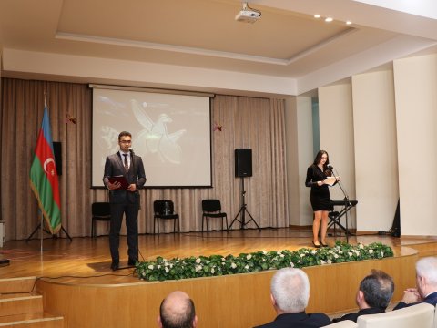 Zəfər Günü tədbirində rektor Şəhidlərin adlarını səsləndirdi
