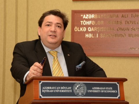 Professordan PROQNOZ - Rəqəmsal universitet yaradılır