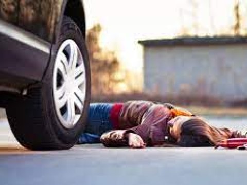 12 yaşlı qızı avtomobil vurub