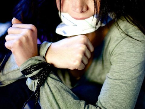 17 yaşlı qızı qaçıranlara 10 il həbs verildi