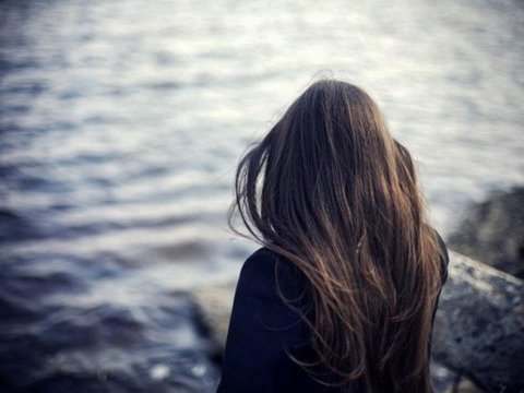 15 yaşlı qız itkin düşüb