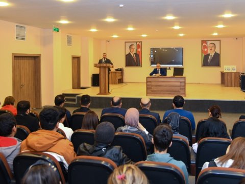 Təhsildə fərqlənən tələbələr mükafatlandırılıb