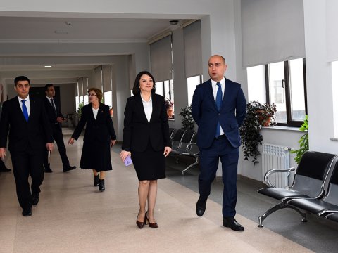 Nazir Şəki məktəblərində olub