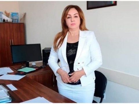 Dələduzluqda təqsirləndirilən sabiq məktəb direktorunun məhkəməsi keçirilib