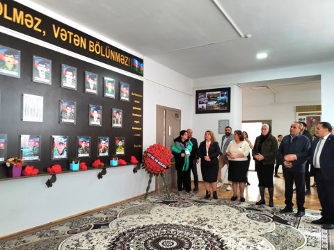 Qazi müəllimin kitab təqdimatı...