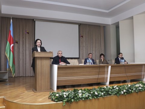 AZMİU-da rektor Nəqliyyat fakültəsinin tələbələri ilə görüşüb 