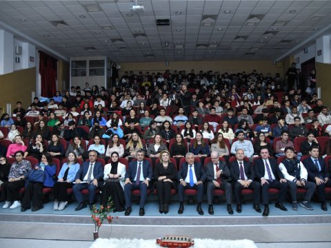 BMU tələbələrinin səhnələşdirdiyi əsərinə baxış keçirilib