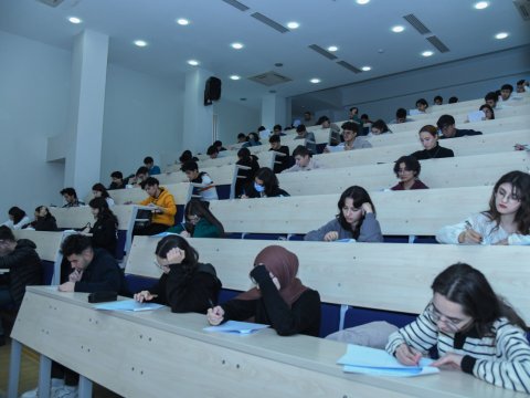 Tələbələr üçün koreyalı professorlar tərəfindən imtahan keçirilib