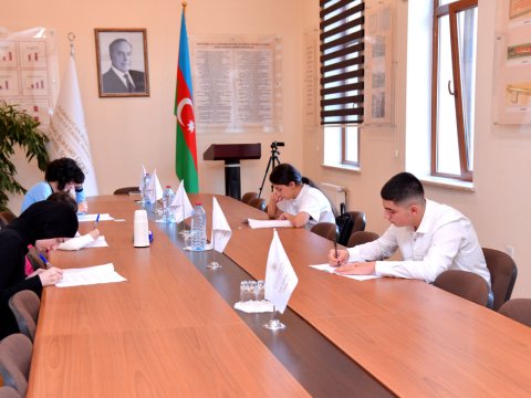 İstedadlı şagirdlər imtahan verib