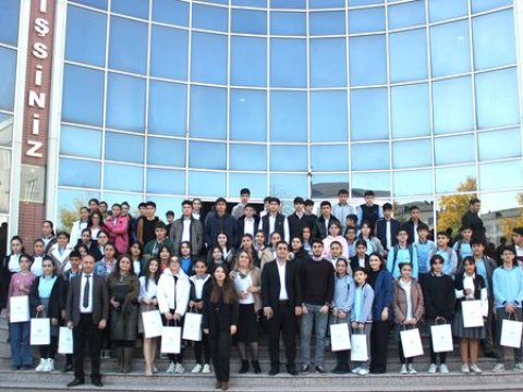 “Parlaq gələcəyim” layihəsi çərçivəsində şagirdlərlə görüş keçirilib