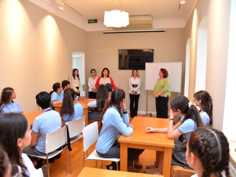 Paytaxt məktəbliləri “Ədibin Evi”ndə qonaq olublar