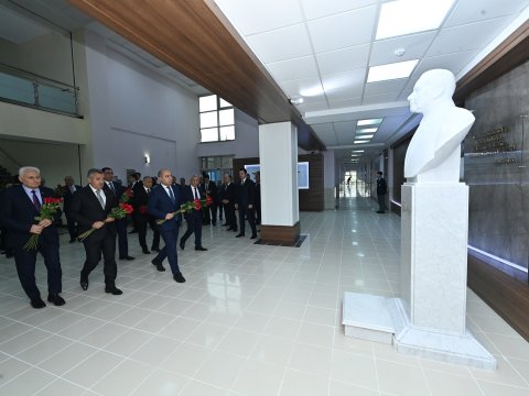 Universitetdə Heydər Əliyevin büstünün açılış oldu - FOTO