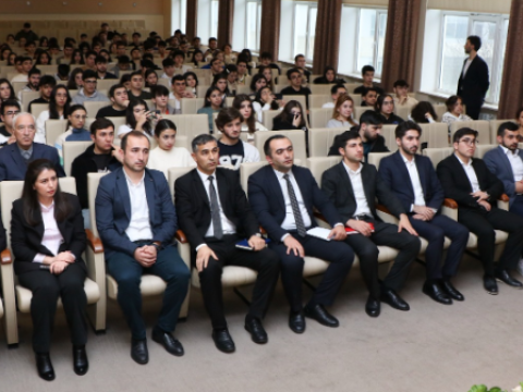 AzMİU-nun rektoru I kurs tələbələri ilə görüşüb