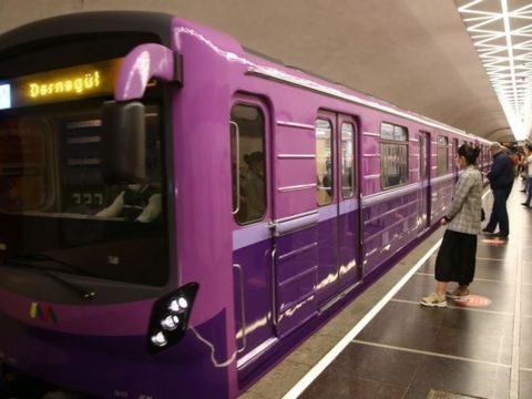 Metroda müəllimi döyən şəxsə hökm oxundu