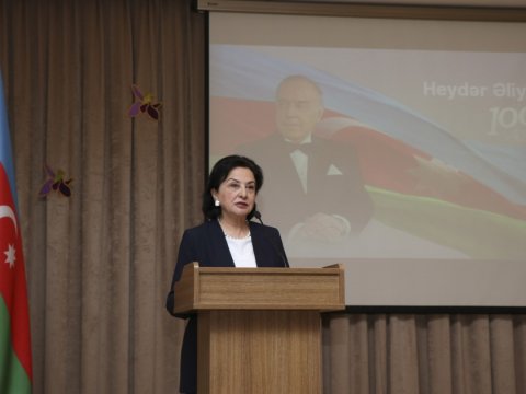 AzMİU-da Ümummilli Lider Heydər Əliyevin xatirəsi anılıb