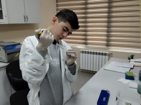 Şagird Biofizika İnstitutunda təcrübə keçib