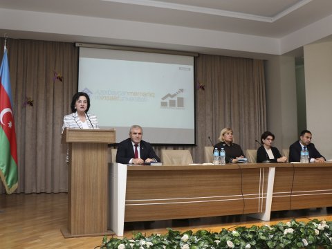 Rektor birinci kurs tələbələri ilə görüşüb