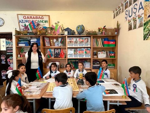 Dahi Liderin xatirəsi təhsil müəssisələrində anılıb