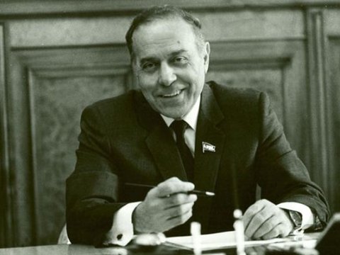 Deputatlar: Heydər Əliyev hər zaman müəllimlərə böyük ehtiram göstərib...