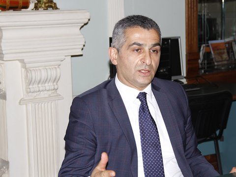 Şura üzvü: “Valideynlər müəllimlərin nüfuzunu aşağı salır”  