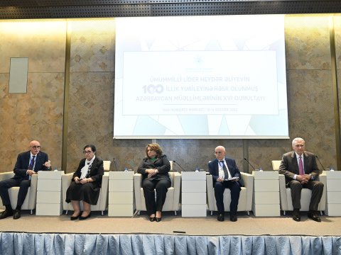 Müəllimlərin XVI qurultayının ilk gününün panel sessiyaları...