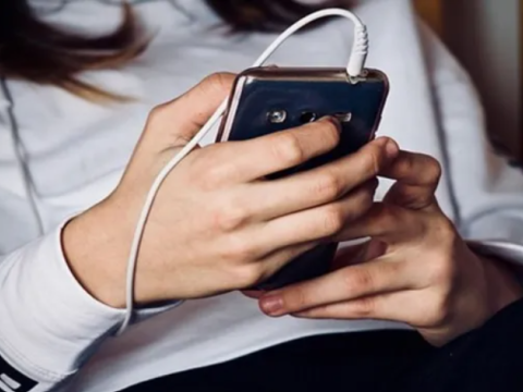  Məktəblərdə telefon qadağan edilir? – “Müəllimlər və şagirdlərə...”