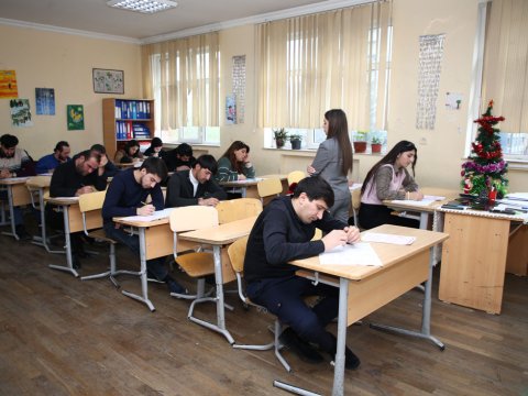 Eksternat imtahanlarında 1 223 nəfər iştirak edib