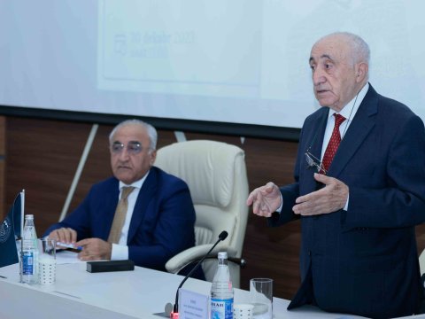 UNEC-də Şahlar Əsgərovun kitabının təqdimatı oldu - FOTO