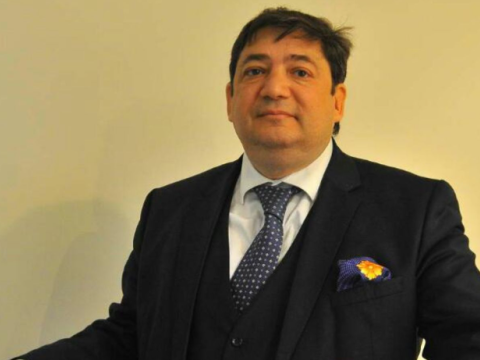 Professor: 200 nəfərə dərs deyən müəllimin maaşı digərlərindən fərqlənməlidir