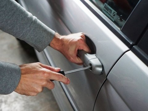 Bakıda maşın qaçıran yeniyetmələr tutulub