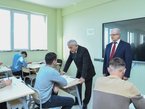 BMU-nun rektoru imtahan sessiyasının gedişatı ilə tanış olub