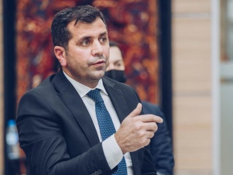 Müəllim də şikayətçidi... - KORONAVİRUSUN ŞILTAQLIQLARI