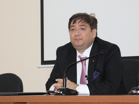 Vəzifə hər kəsə verilirsə, professor olmaq nəyə lazımdır?