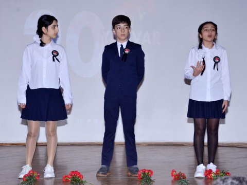 Məktəblilərdən azadlıq mübarizəsinə həsr olunmuş maraqlı kompozisiyalar...