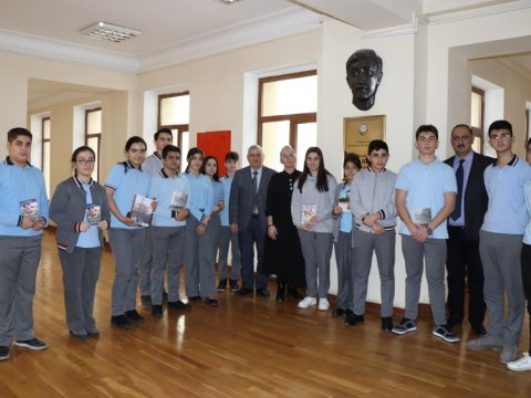 Məktəblilər Tarix və Etnologiya İnstitutunda